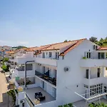 Apartments Dobrila 1